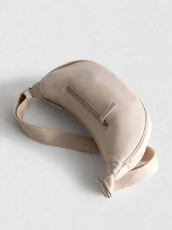 Bandolera acolchada con forma de media luna