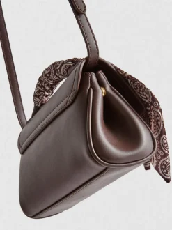 Bandolera con detalle de pañuelo