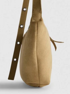 Bandolera con tachuelas