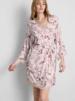 Bata floral con alto porcentaje de modal