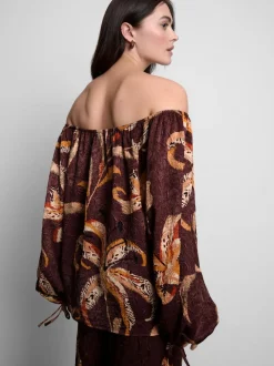 Blusa bardot de raso efecto arrugado con flores
