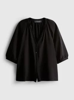 Blusa con cuello de pico y manga 3/4