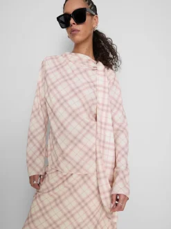 Blusa de cuadros con detalle drapeado