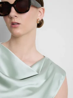 Blusa de satén con cuello drapeado