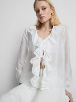 Blusa transparente con volantes