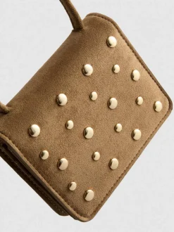 Bolso cruzado con tachuelas