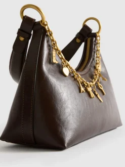 Bolso de hombro con detalle de colgantes