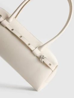 Bolso de hombro con detalle de ojales