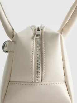 Bolso de hombro con detalle de ojales