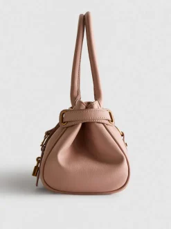 Bolso de hombro con detalle de candado