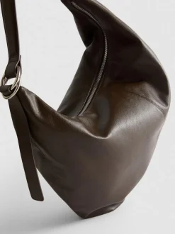 Bolso de hombro desestructurado con anillas