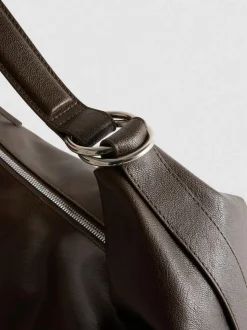 Bolso de hombro desestructurado con anillas