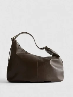 Bolso de hombro desestructurado con anillas