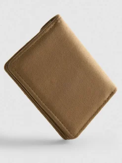 Bolso de mano con solapa con tachuelas