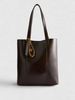 Bolso shopper con detalles de colgante