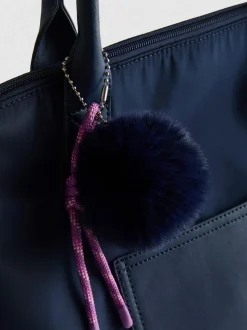 Bolso tote con cierre de cremallera y colgante