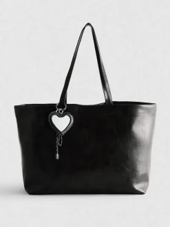 Bolso tote con colgante de corazón