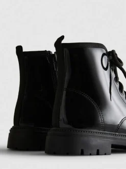 Botines con cordones