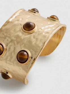 Brazalete con detalle de cuentas de Paula Echevarría
