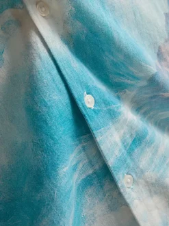 Camisa con estampado de paisaje y cuello con solapas