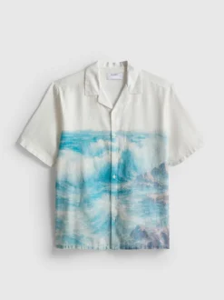 Camisa con estampado de paisaje y cuello con solapas