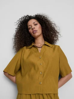 Camisa fruncida de estilo vacacional