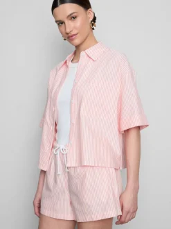 Camisa Oxford corta de corte cuadrado de manga corta