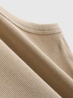 Camisa sin mangas de canalé