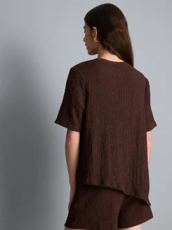 Camiseta asimétrica con textura