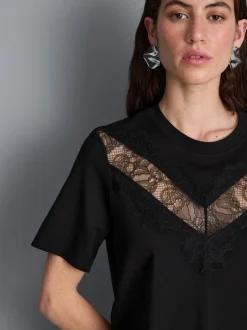 Camiseta con detalles de encaje