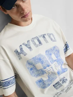 Camiseta con estampado gráfico de Kioto