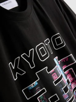 Camiseta con estampado gráfico de Kioto