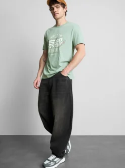 Camiseta con estampado gráfico de Kioto