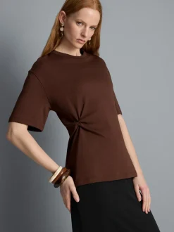 Camiseta de algodón con detalle retorcido