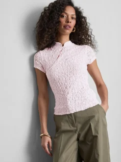 Camiseta de cuello alto con textura