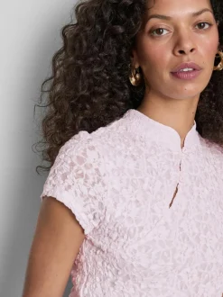Camiseta de cuello alto con textura
