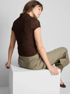 Camiseta de cuello alto con textura