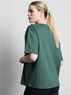 Camiseta deportiva holgada con estampado gráfico