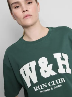 Camiseta deportiva holgada con estampado gráfico