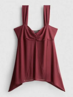 Camiseta de tirantes de malla con escote corazón