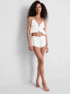 Camiseta de tirantes y pantalones cortos de lunares