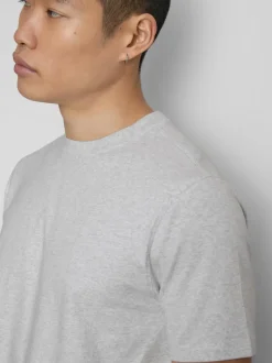 Camiseta elástica de corte entallado
