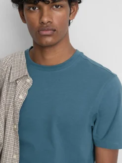 Camiseta elástica de corte entallado