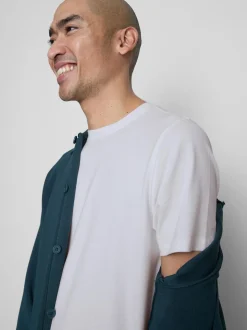 Camiseta elástica entallada de manga corta