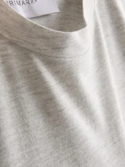 Camiseta larga con bolsillo de parche