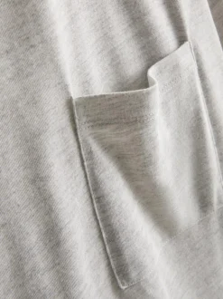 Camiseta larga con bolsillo de parche