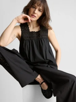 Camiseta sin mangas con inserto bordado