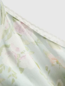 Camisón floral con ribete de encaje