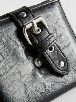 Cartera con cremallera y textura