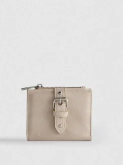 Cartera con cremallera y textura